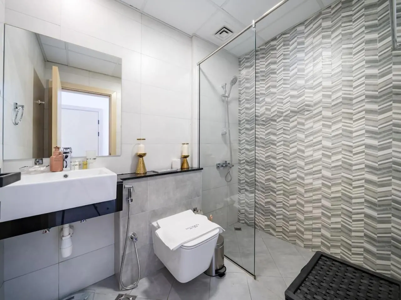 Bright And Spacious 1 Bed Prime Jvc Location Dubai 0*,  United Arab Emirates